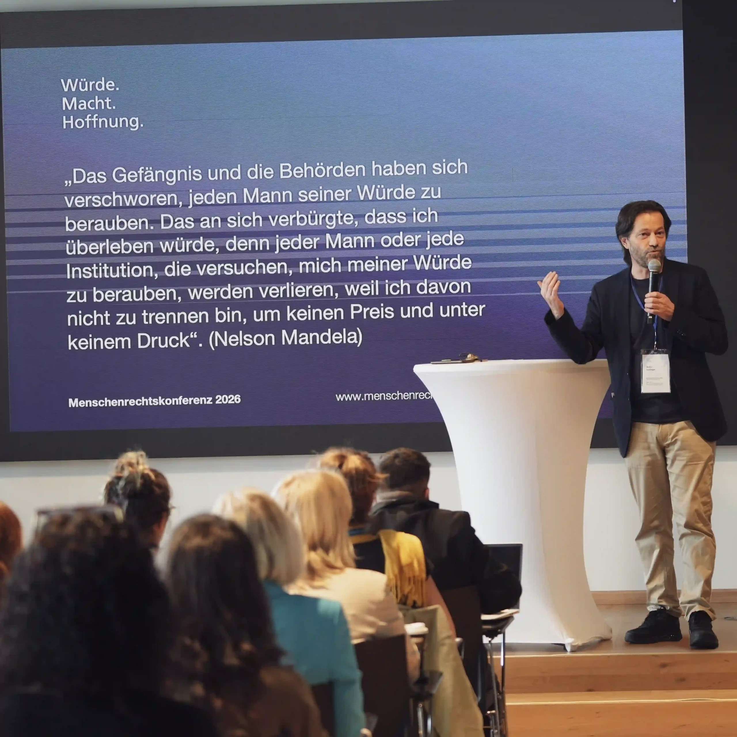 Walter-haelt-Vortrag Walter ist Speaker auf der Bühne